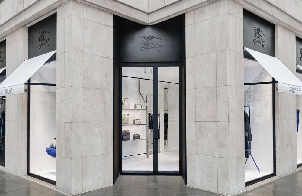 Le best of mode de la semaine : une adresse qui buzze pour Burberry