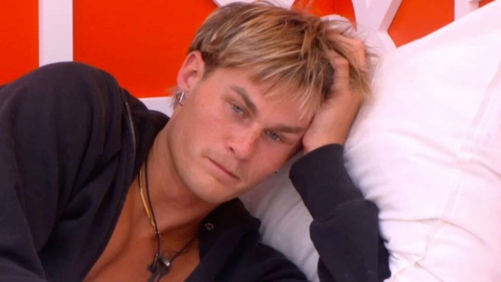 "Calculateur" : Adrien (Secret Story) en larmes après sa rupture avec Pimprenelle, les internautes lui tombent dessus !
