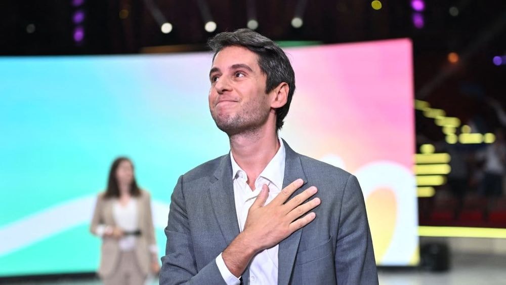 Gabriel Attal, cousin caché des Gainsbourg ? Thomas Sotto lâche une bombe en plein direct