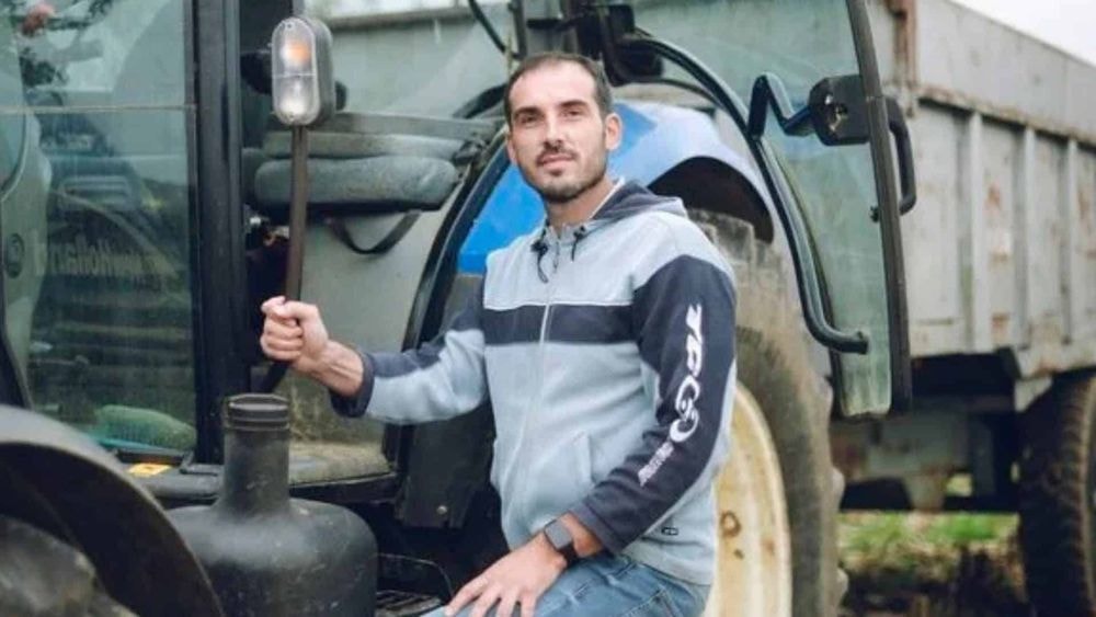 L'amour est dans le pré : Julien ment durant le speed dating, la production se venge et l'affiche !