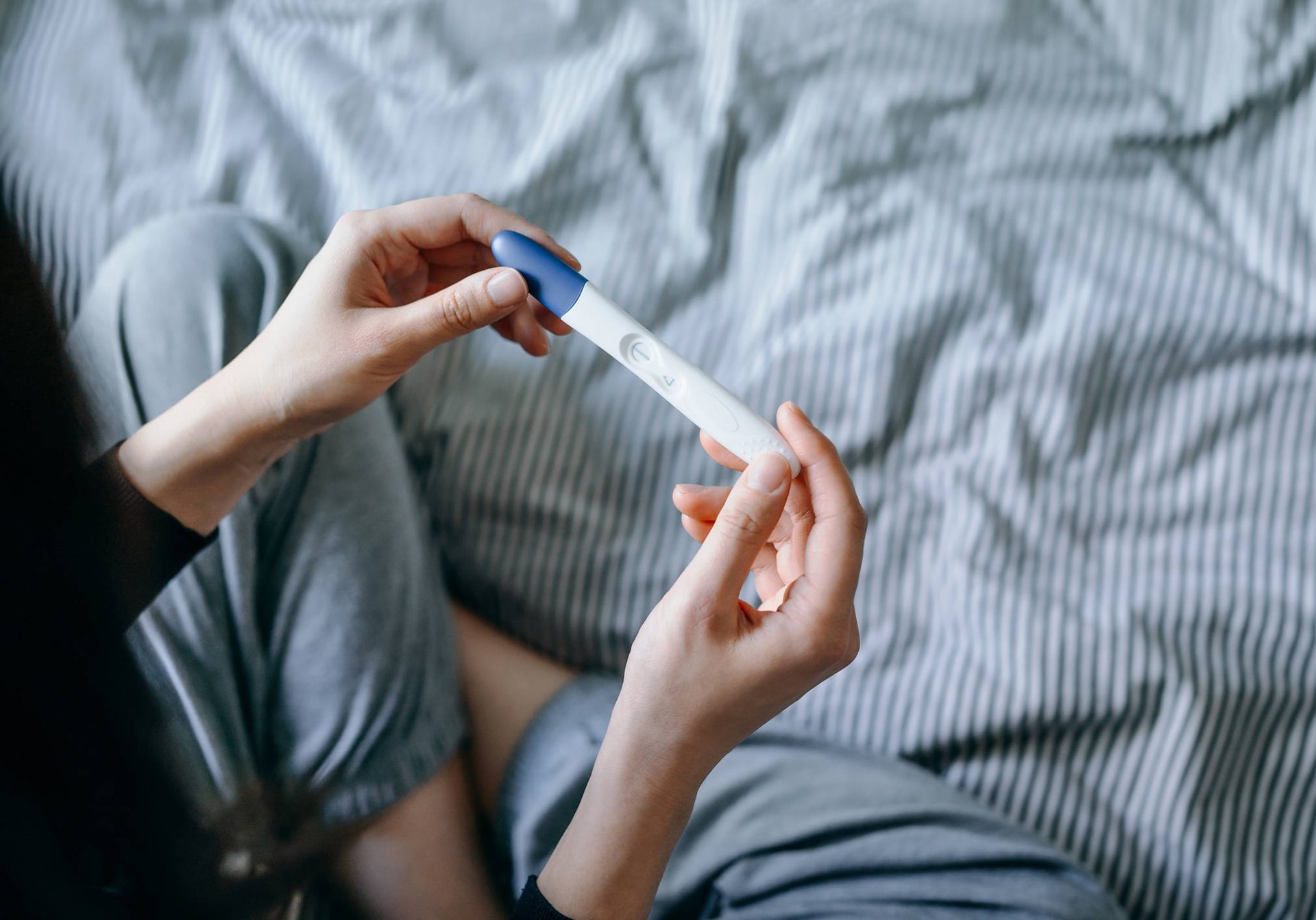 Ces deux symptômes peu connus seraient les premiers signes annonciateurs de grossesse