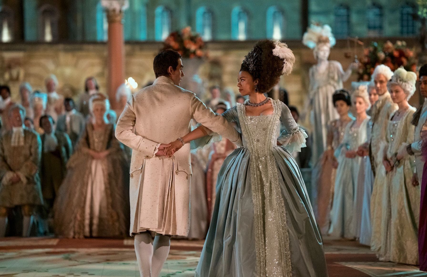 Beyoncé, Whitney Houston… avez-vous entendu leurs tubes dans « La Reine Charlotte » ?