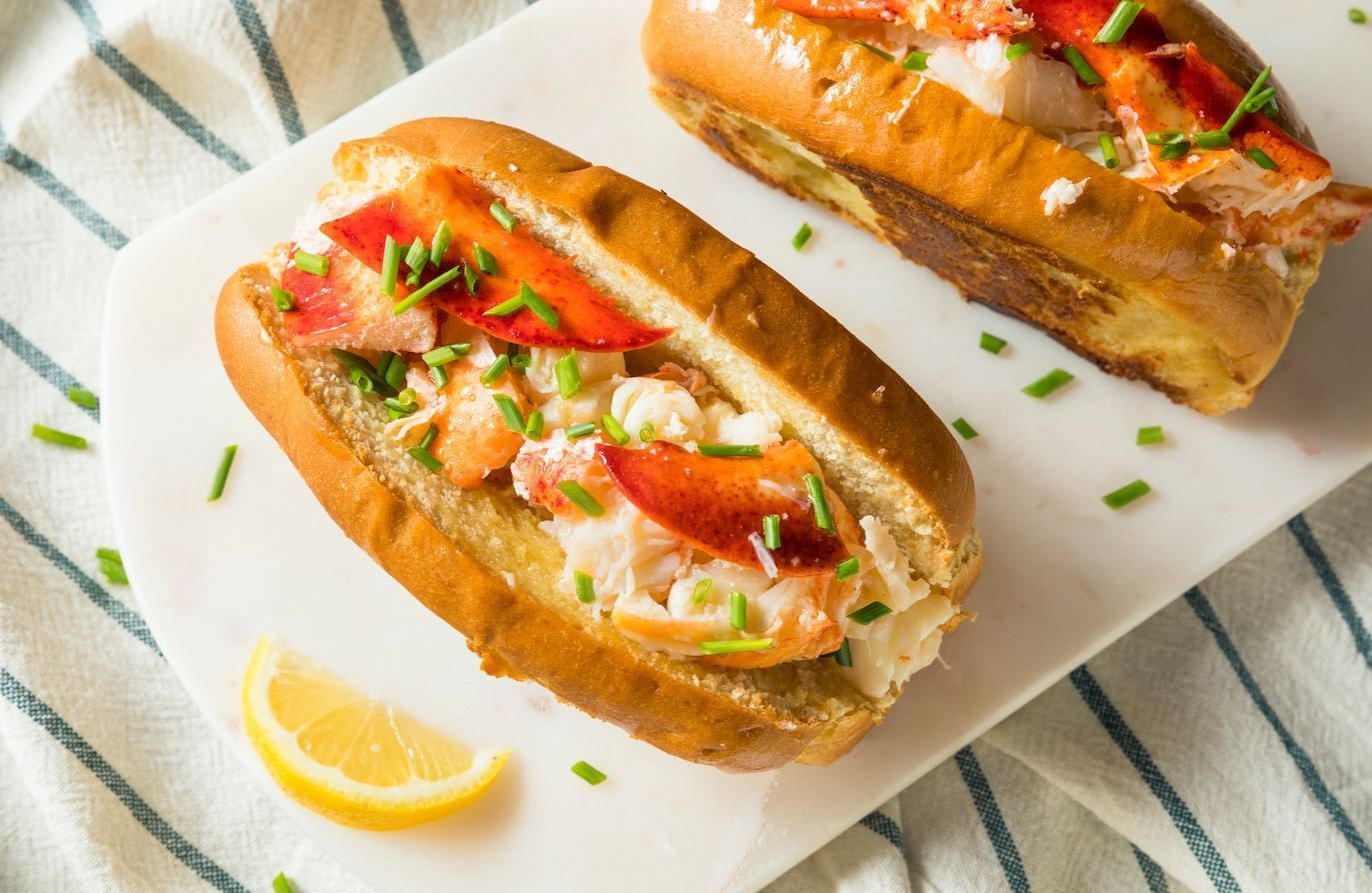 Croissant XXL, lobster roll, pâtes à la pistache : les tendances food du moment