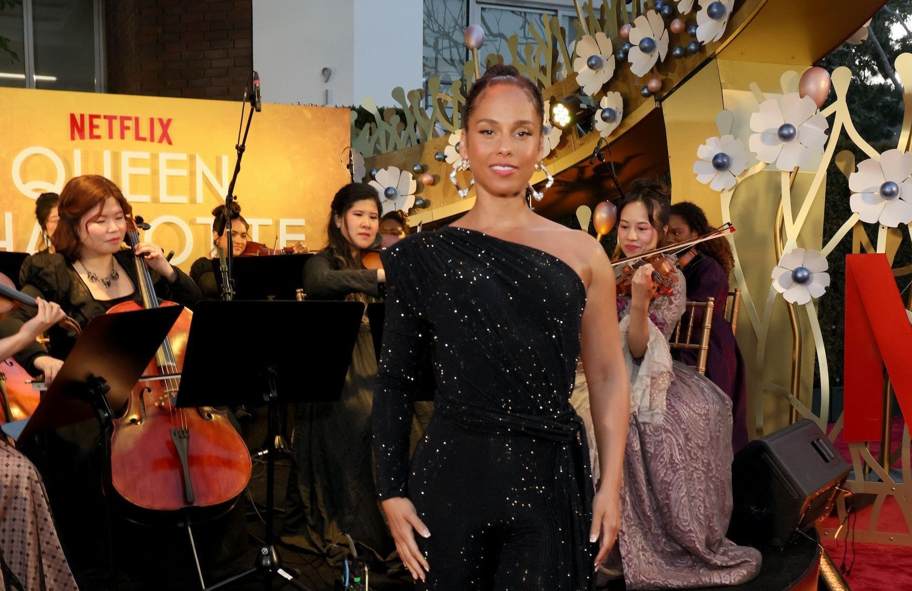 « La Reine Charlotte » : Alicia Keys célèbre les 20 ans de « If I Ain’t Got You » en tenue d’époque