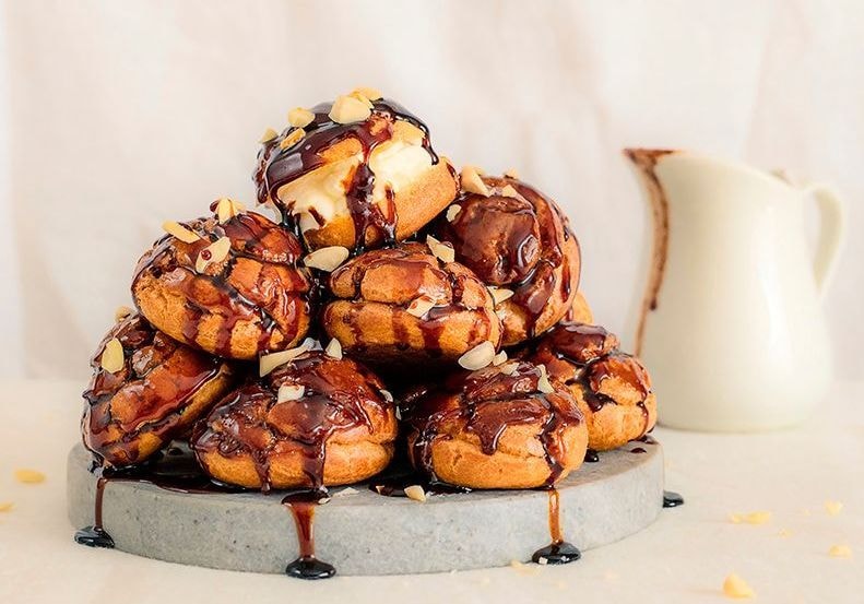 Les profiteroles, le dessert culte des brasseries françaises à faire à la maison