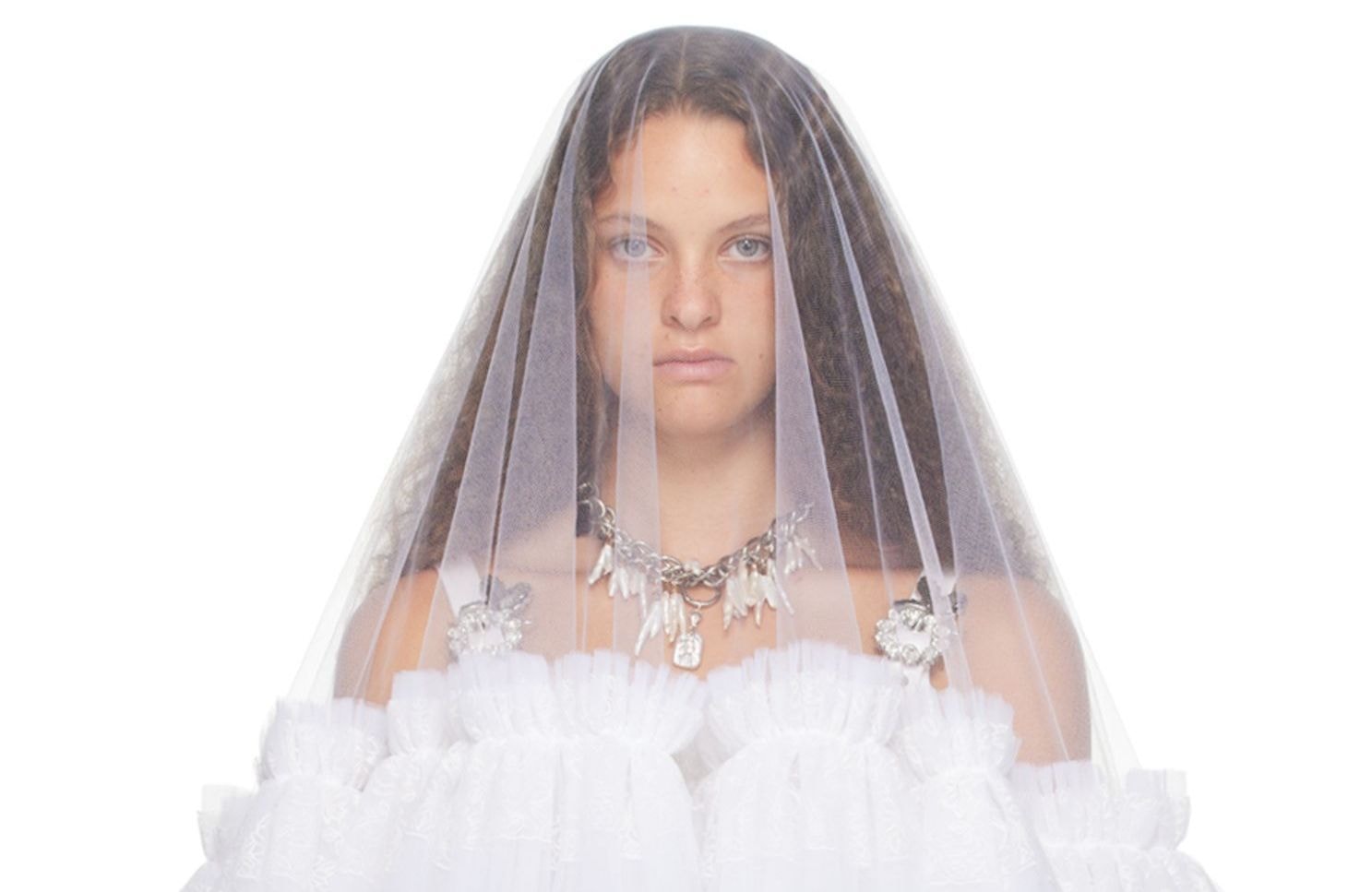 SSENSE dévoile sa première capsule spéciale mariage, alliant romantisme et modernité