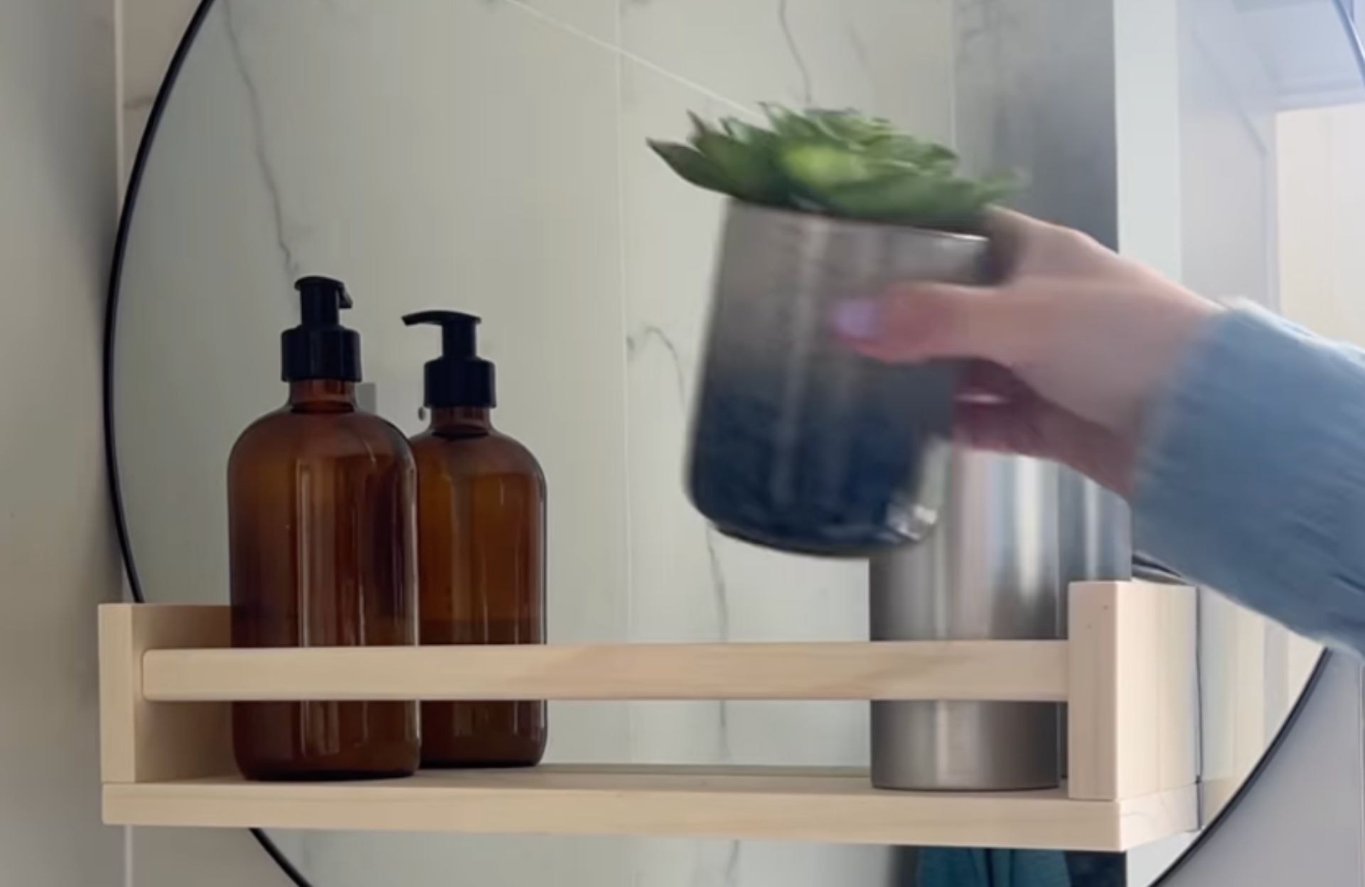 IKEA Hack : comment réaliser le parfait miroir de salle de bains en 5 minutes