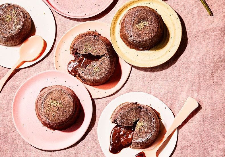 Moelleux, fondant, mi-cuit… Comment obtenir un gâteau au chocolat à la texture parfaite ?