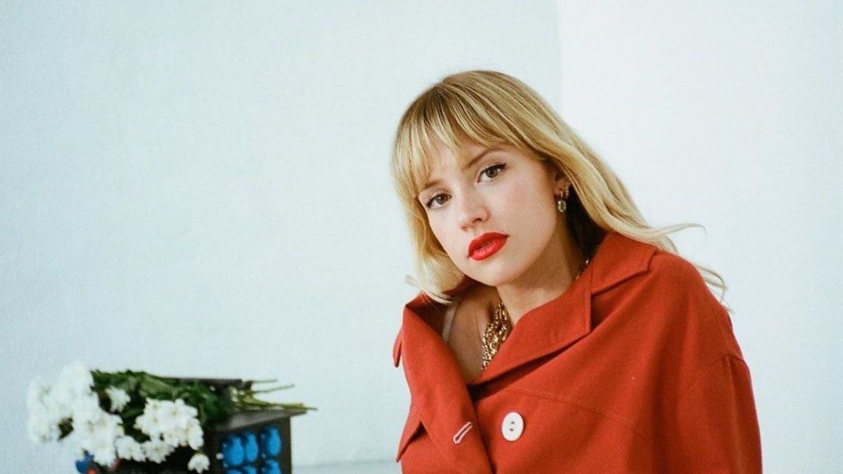 Angèle : elle chante Saiyan, la chanson générée par intelligence artificielle à la fête de l’Huma