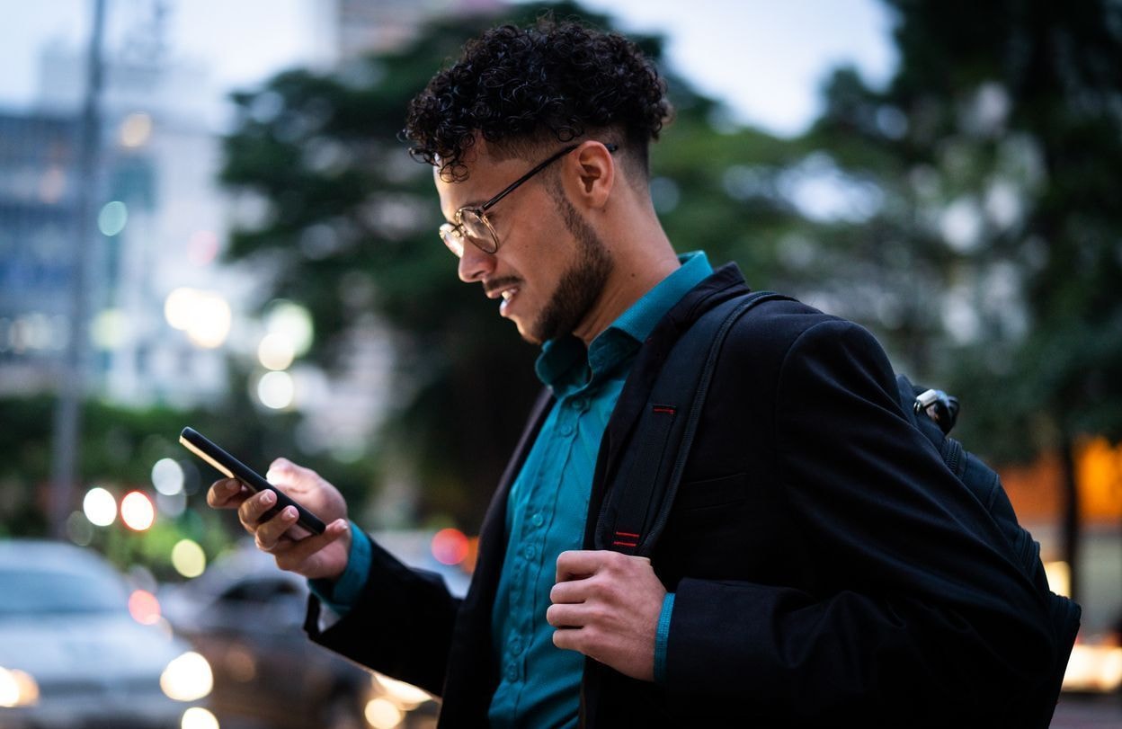 Les hommes actifs sur les réseaux sociaux seraient « moins virils » d’après une étude