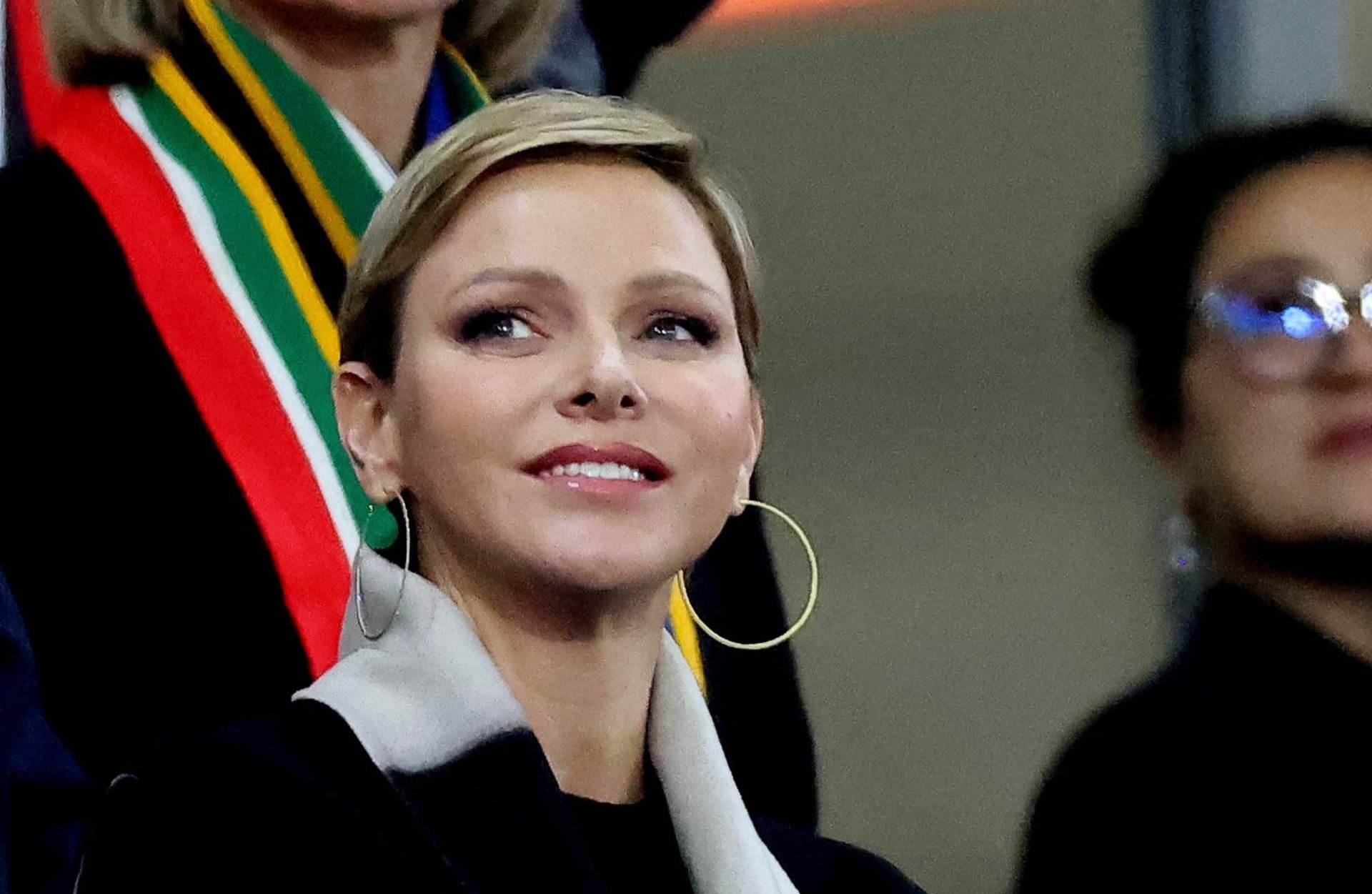 Charlène de Monaco : en jean slim et boucles d’oreilles créoles, elle modernise la principauté