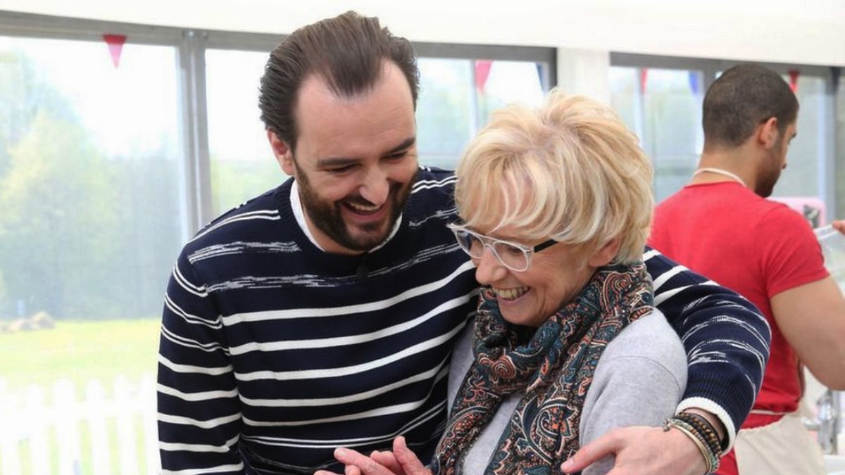 Le Meilleur Pâtissier : « Je lèche un peu », la blague osée de Cyril Lignac à Mercotte