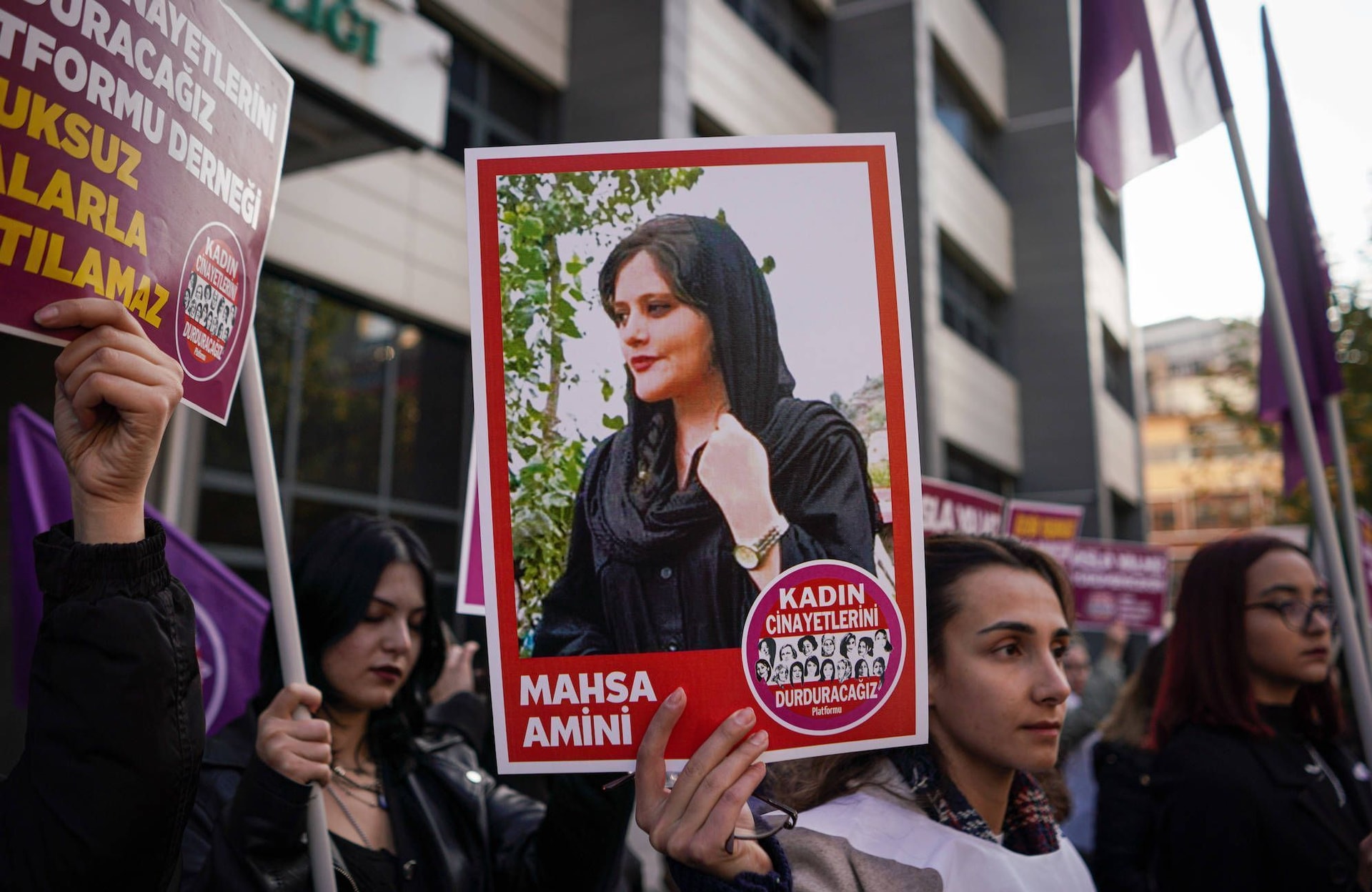 Deux journalistes iraniennes condamnées pour avoir couvert la mort de Mahsa Amini