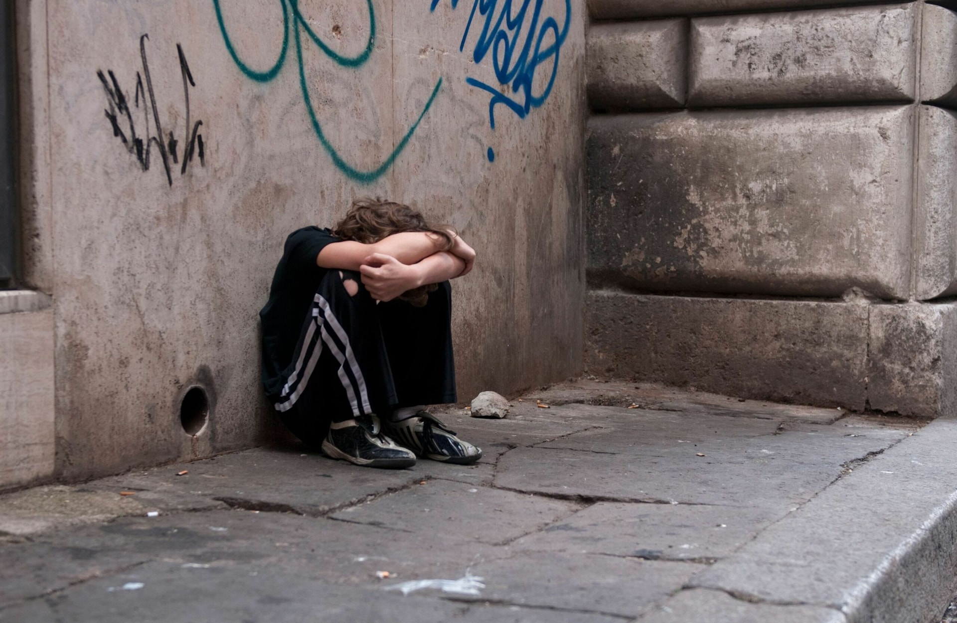 Le nombre d’enfants à la rue augmente en France, les associations dénoncent une situation « d’urgence sociale »