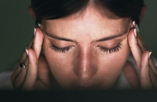 Les maux de têtes chroniques pourraient être liés à des traumas dans l’enfance