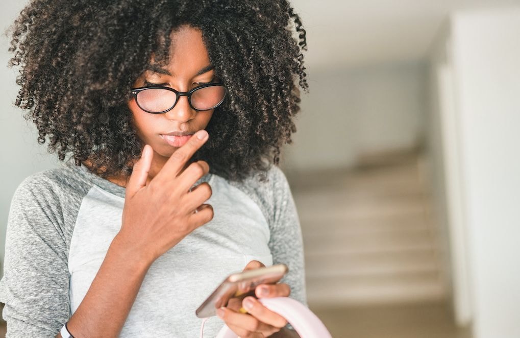 Qu’est-ce que le « textotunisme », cette attitude toxique en amitié ?