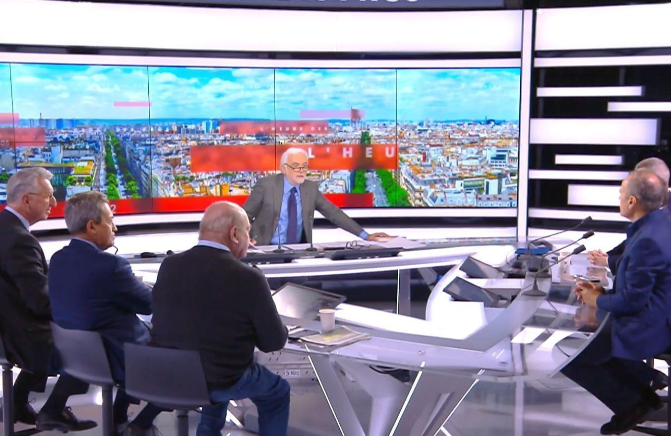 Sur CNews, 6 hommes (et aucune femme !) parlent de ménopause : le Dr Aga leur répond