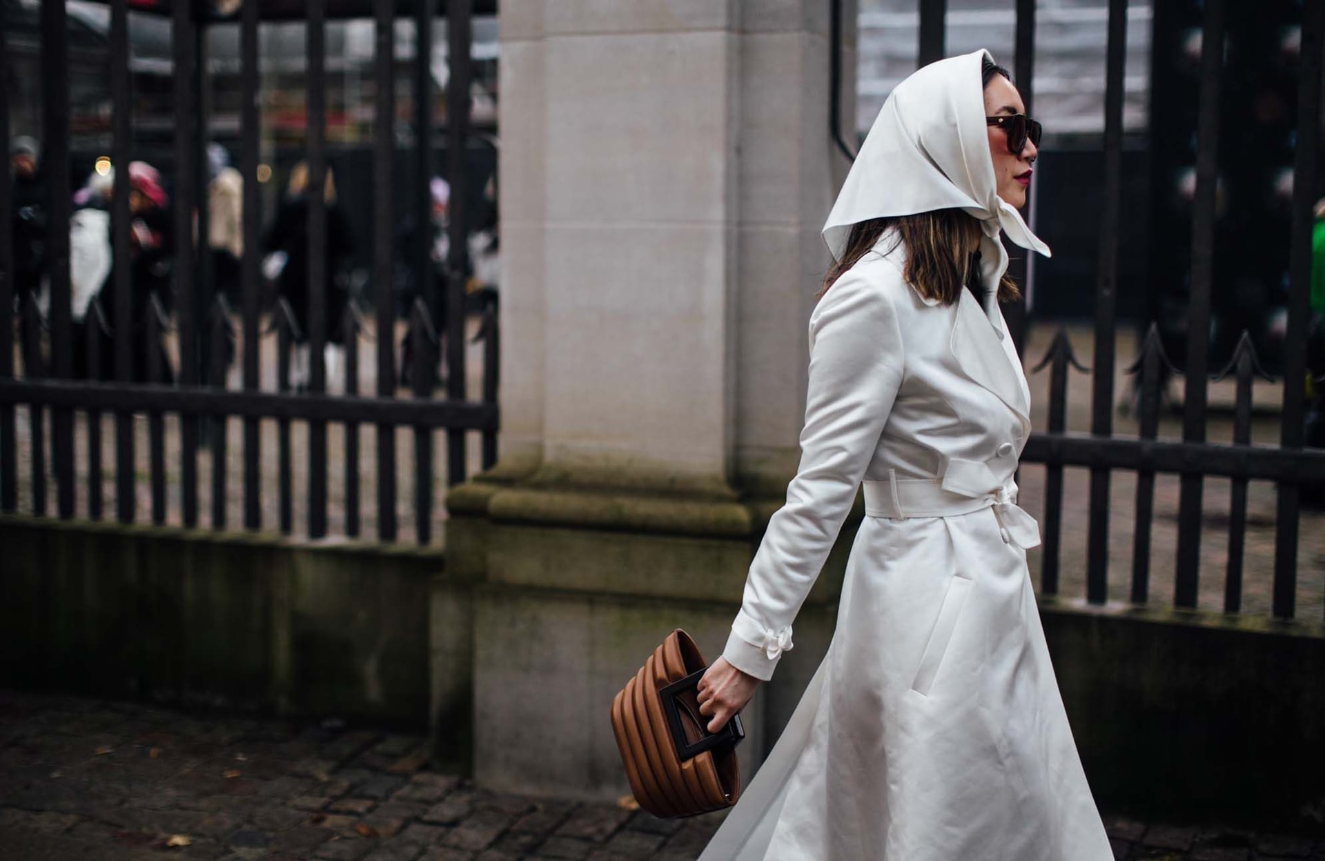 4 manteaux de pluie qui matchent avec un look chic