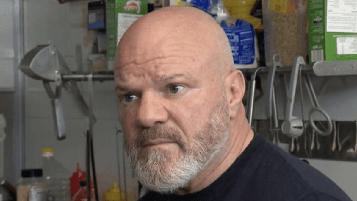 Cauchemar en cuisine : « Les caméras, je m’en tape », M6 accusé de truquer l’émission, Philippe Etchebest en rogne