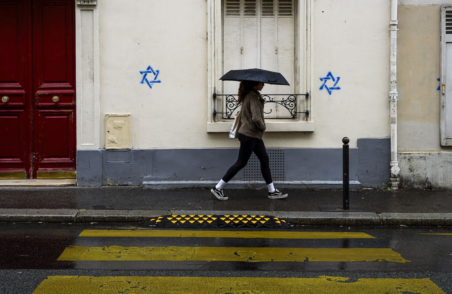 Des étoiles de David taguées sur les murs à Paris : ce qu’il faut savoir sur l’enquête