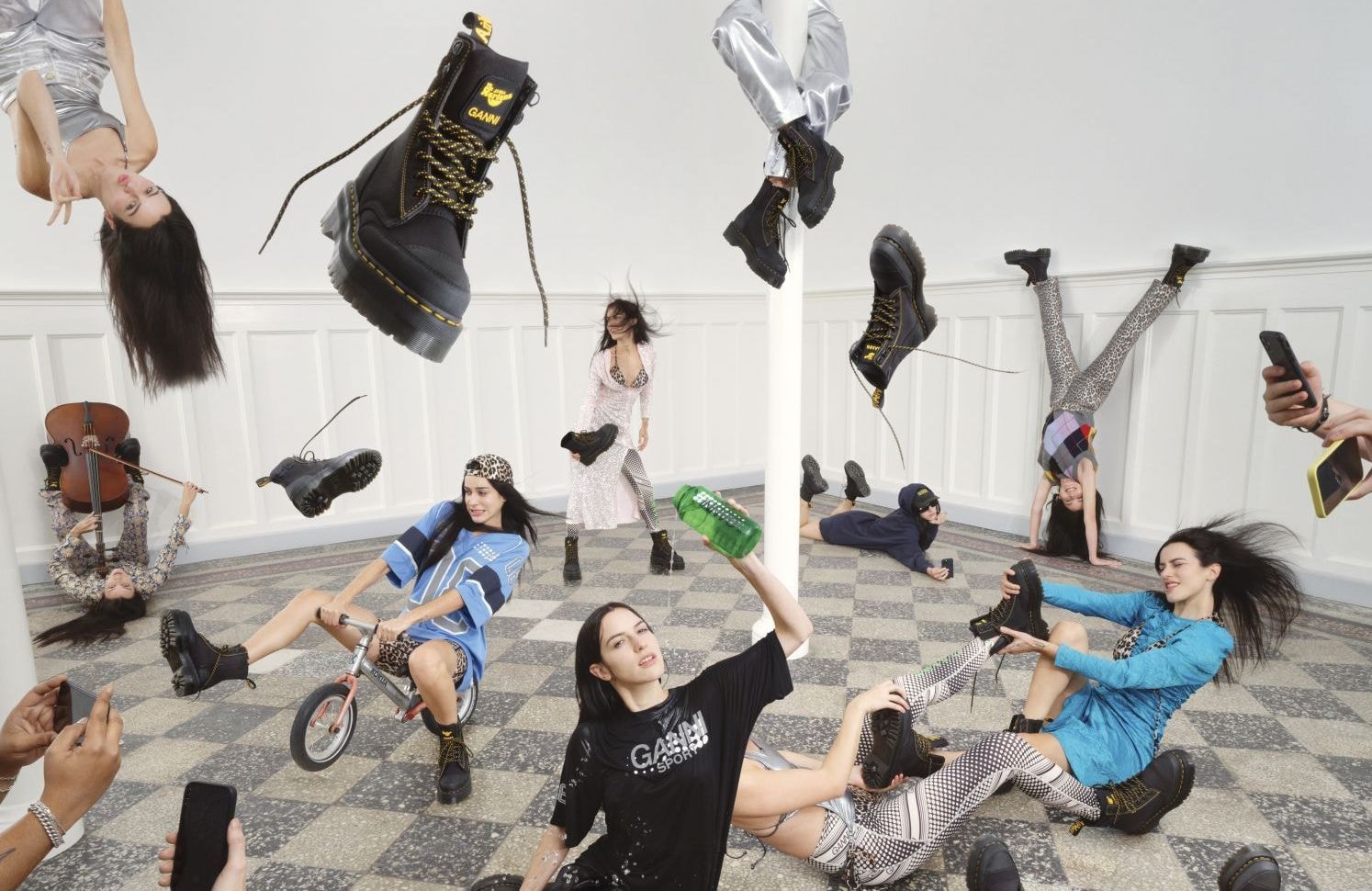 L’instant mode : Ganni réinterprète la bottine culte de Dr.Martens cet hiver