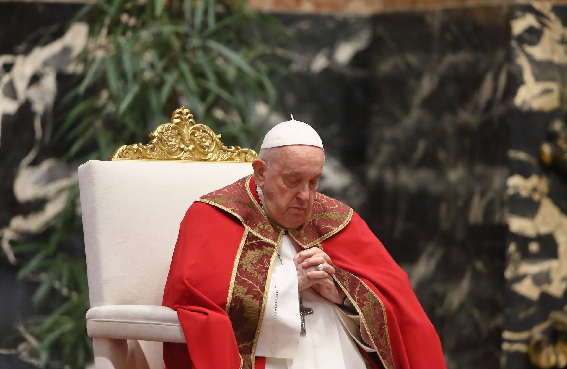 Les personnes transgenres peuvent être baptisées, sous conditions, dit le Vatican