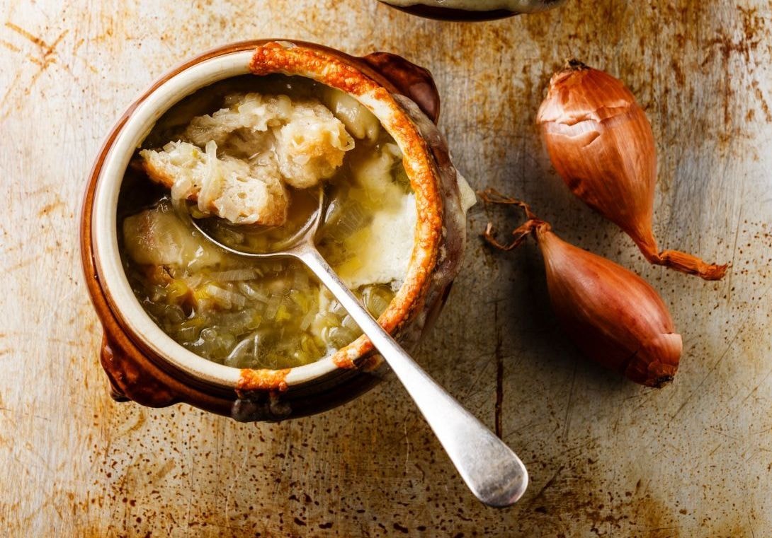 Qui veut une soupe à l’oignon maison pour se réchauffer ?