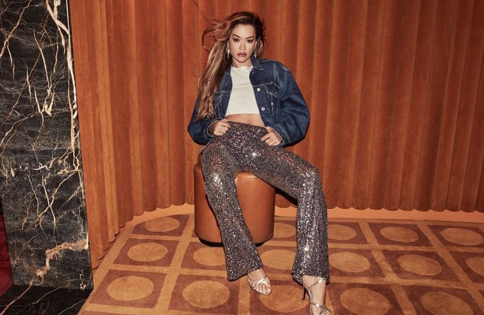 Rita Ora : « Portez vos vêtements, ne les laissez pas vous porter »