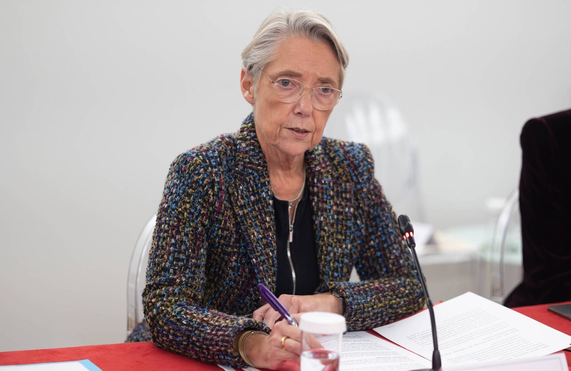 Violences faites aux enfants : ce qu’il faut retenir du plan de lutte présenté par Élisabeth Borne