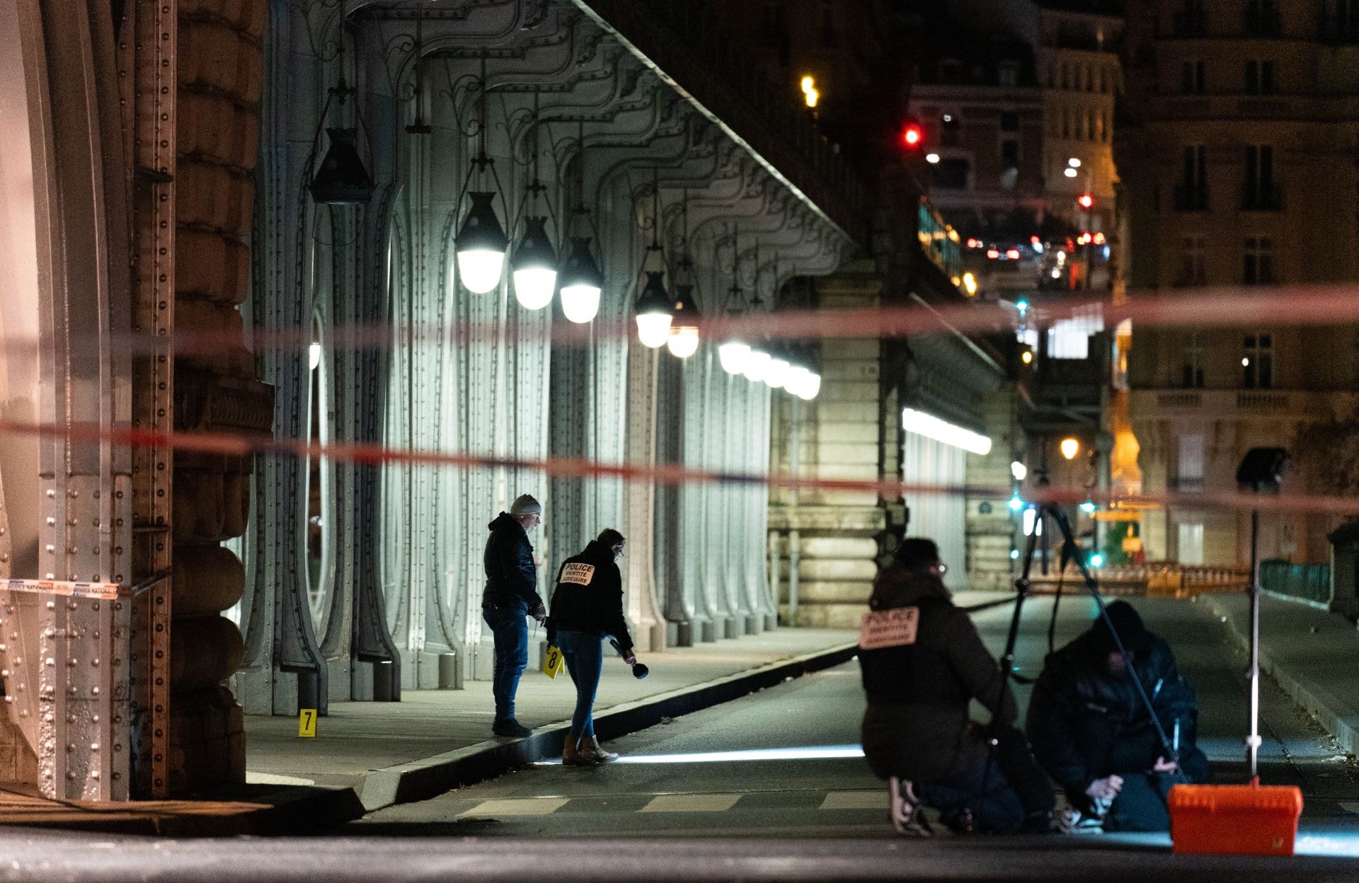Attaque mortelle à Paris : ce que l’on sait 36 heures après les faits
