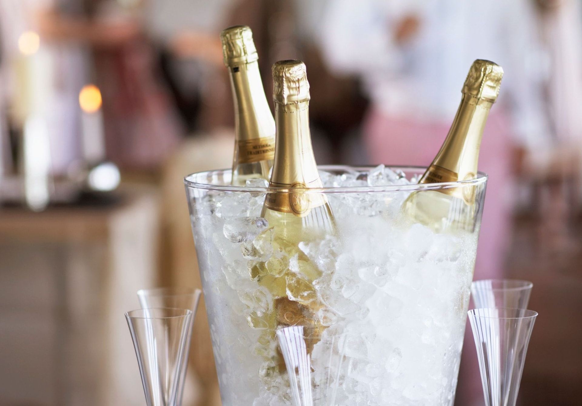 Comment refroidir une bouteille de champagne en moins de 10 minutes ?