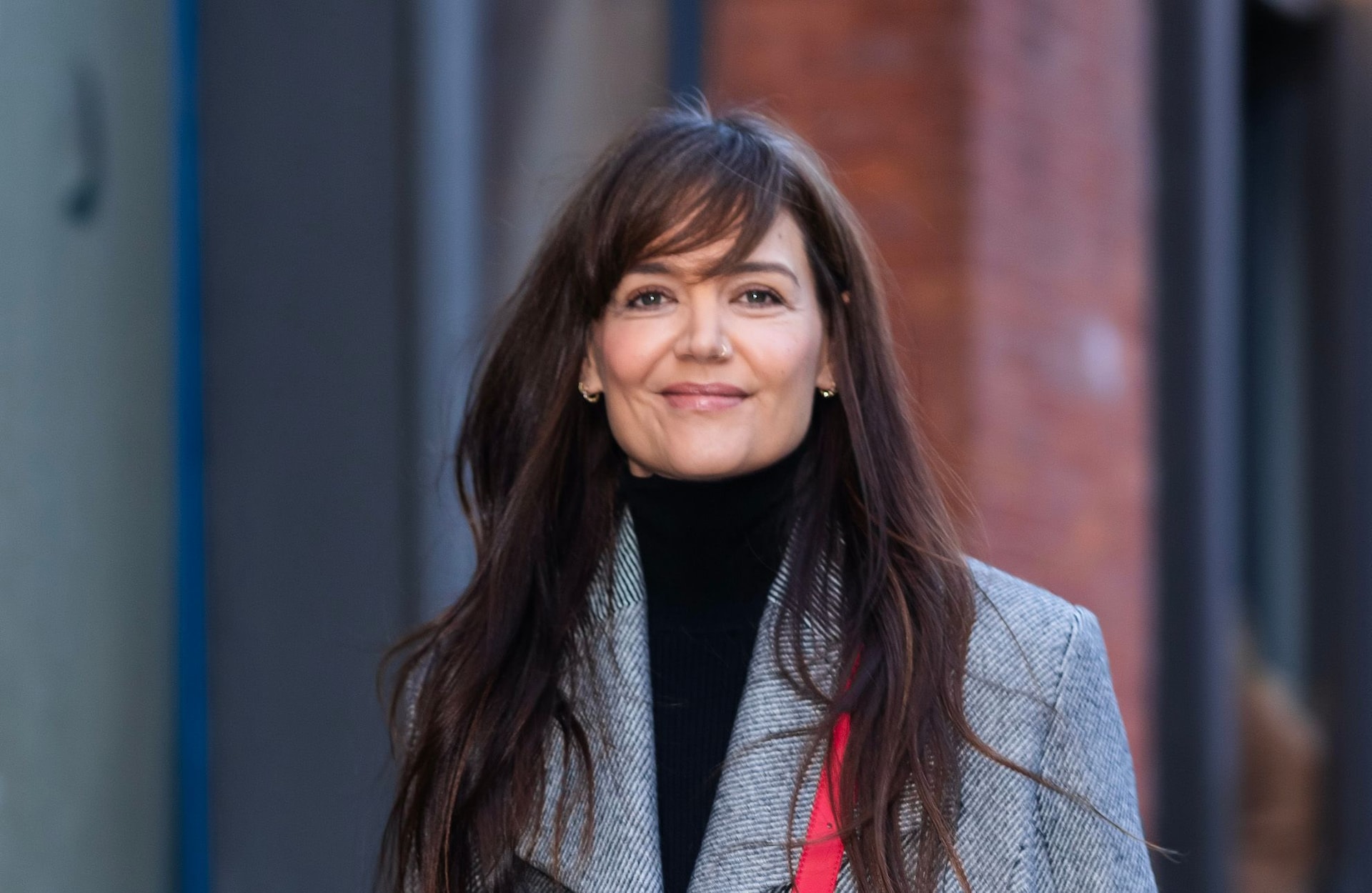 Katie Holmes a déniché le sac à main d’une marque française qui va rythmer 2024