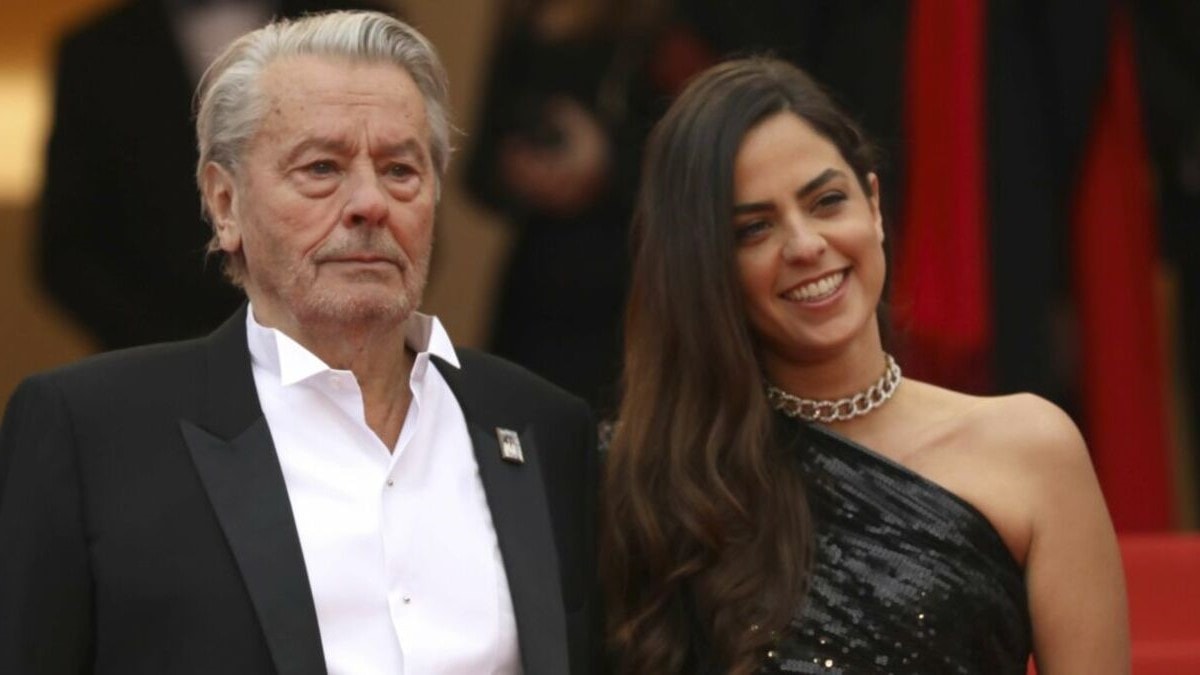 « Ce n’est pas une soeur » : l’avocate d’Anthony Delon balance sur le comportement d’Anouchka Delon