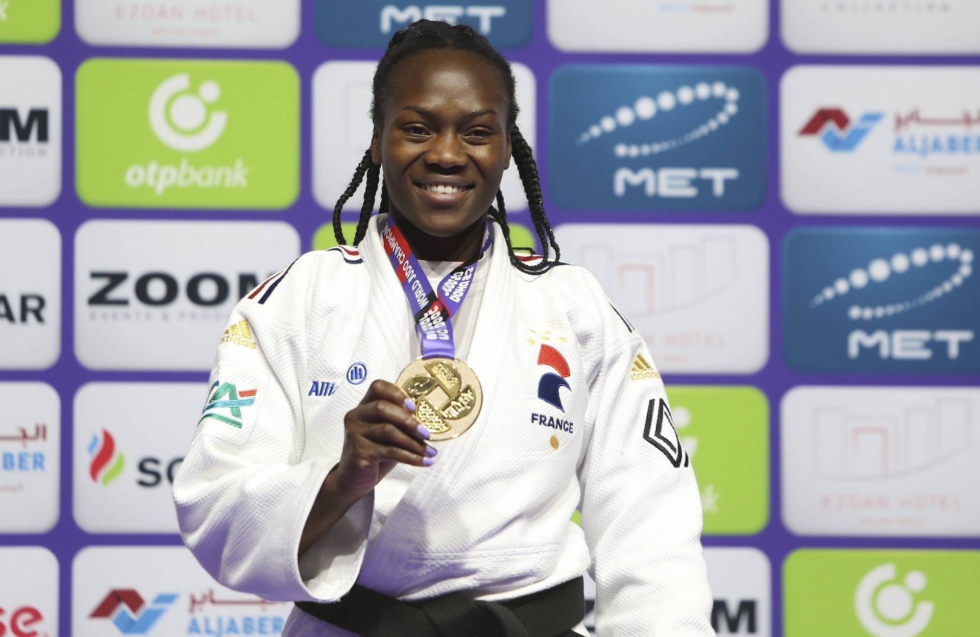 Clarisse Agbegnenou fait une demande personnelle à Emmanuel Macron : « J’aimerais avoir ma fille avec moi au village olympique »