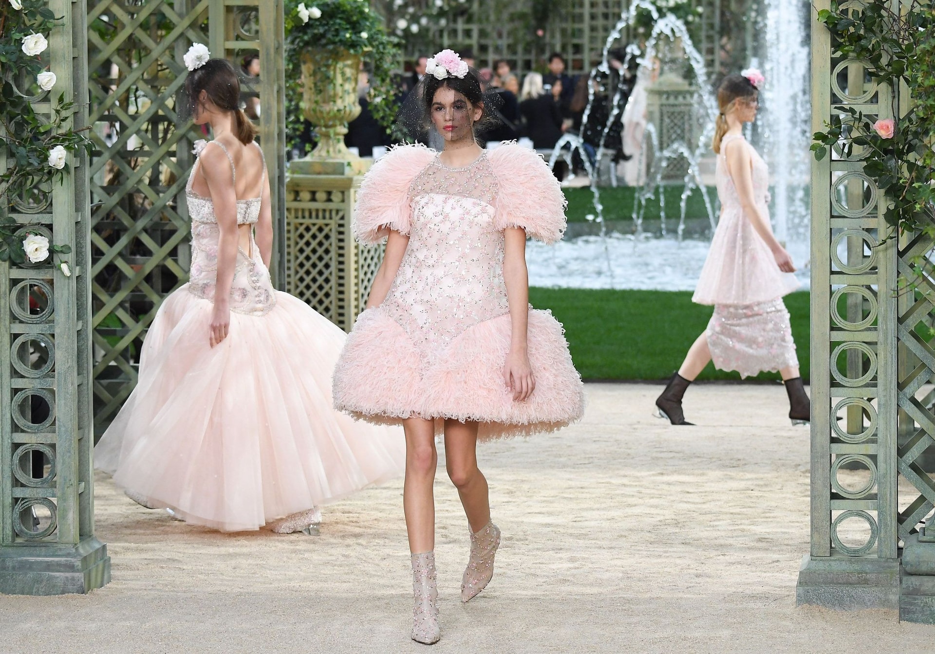 Fashion Week : quelle différence entre la Haute Couture et le prêt-à-porter ?