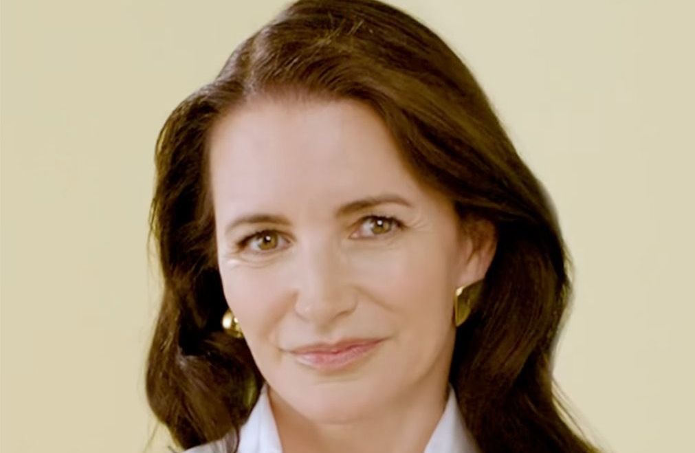 Kristin Davis de « Sex and the City » dévoile l’invitation au prochain défilé Jacquemus