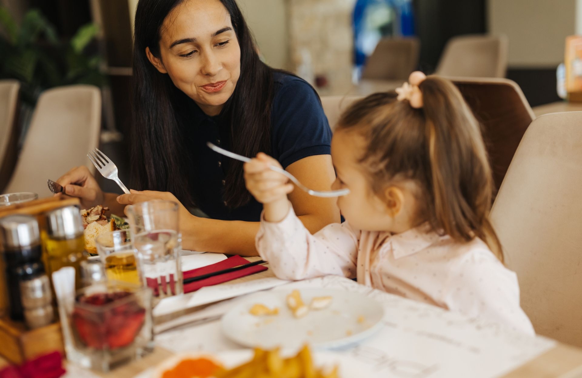 « Parennials » : comment les comportements des jeunes parents ont-ils évolués ?