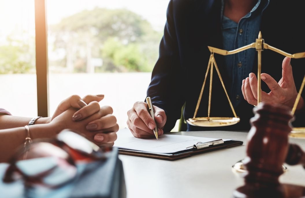 Agressions sexuelles ou viol, comment se protéger au mieux ? L’éclairage d’une avocate