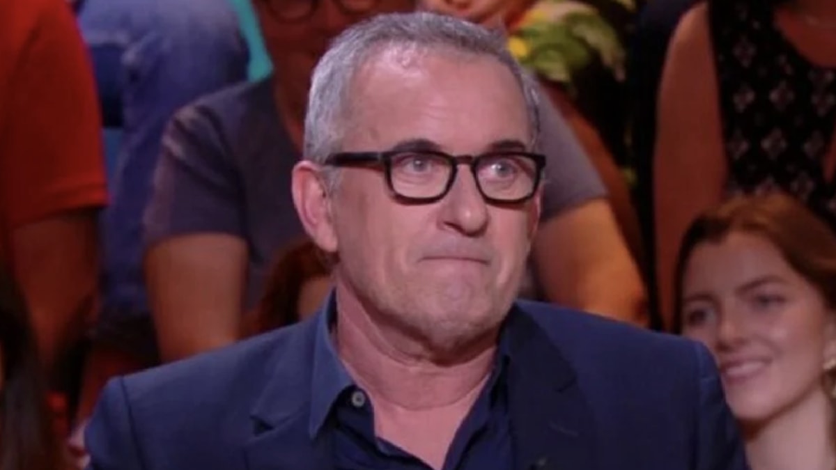Christophe Dechavanne pointé du doigt par une ancienne fiancée : les deux filles de l’animateur montent au créneau