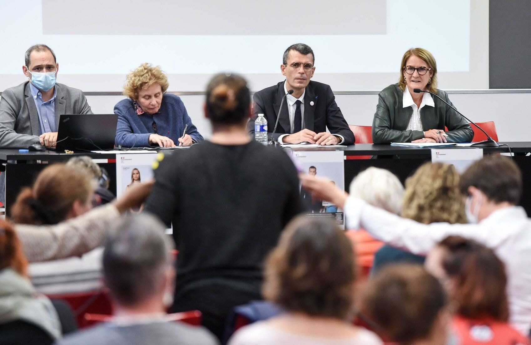 Crise à la Ciivise : 5 anciens membres appellent Emmanuel Macron à « être à la hauteur »