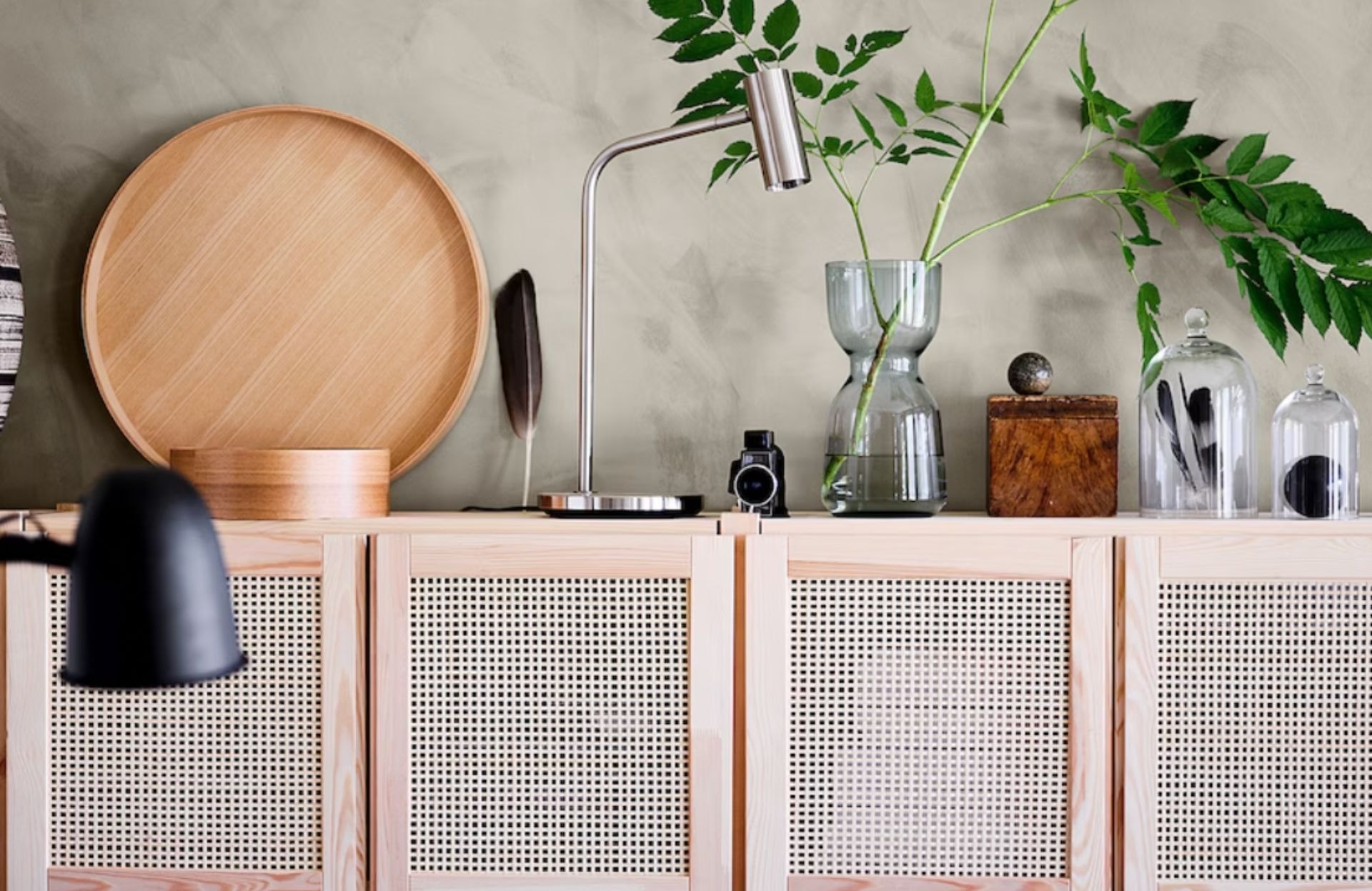 IKEA Hack : voici comment détourner une porte IVAR en parfaite tête de lit