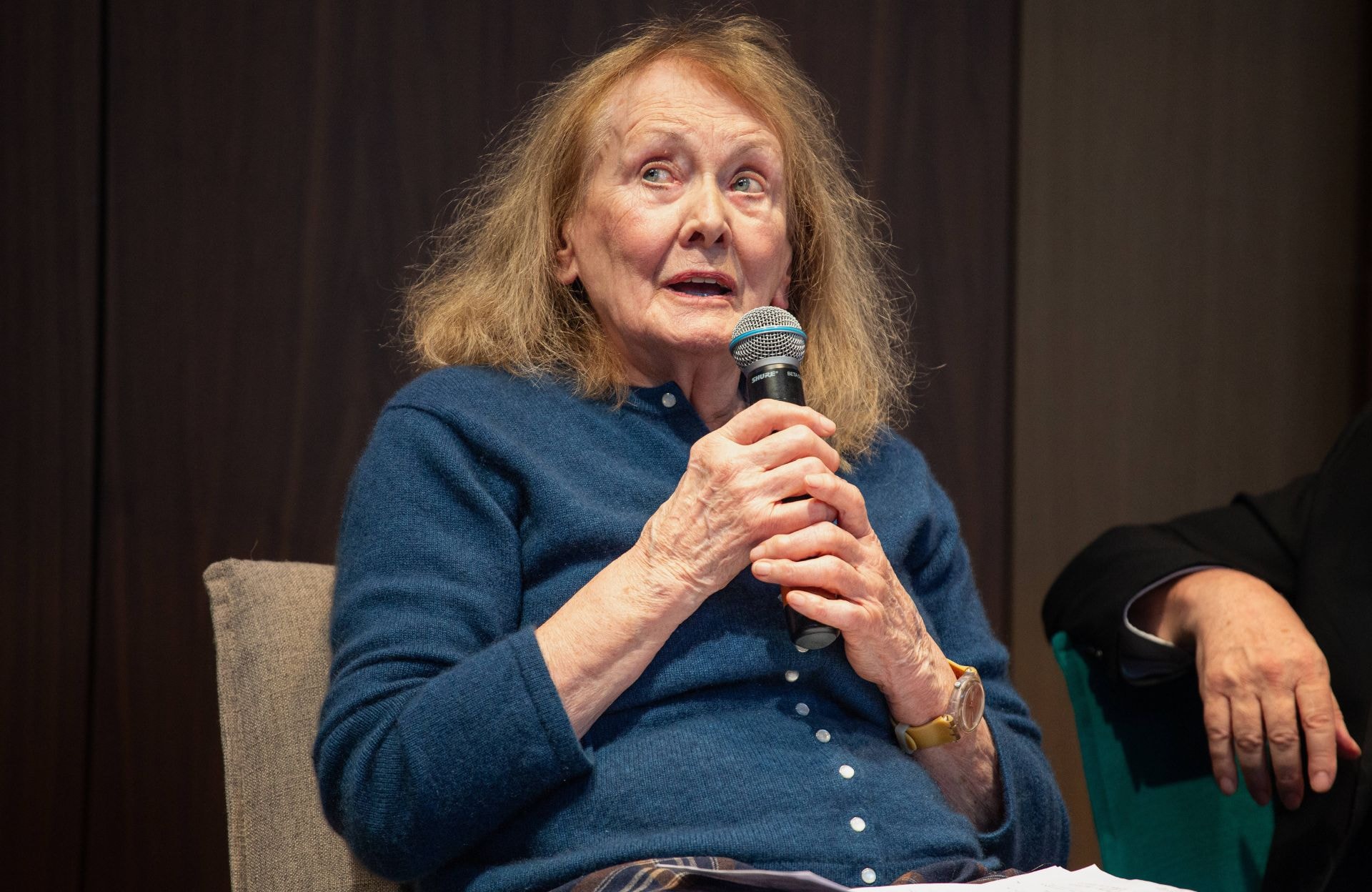 IVG dans la Constitution : « Je crois que les idéaux de l’extrême droite reviennent » s’inquiète Annie Ernaux