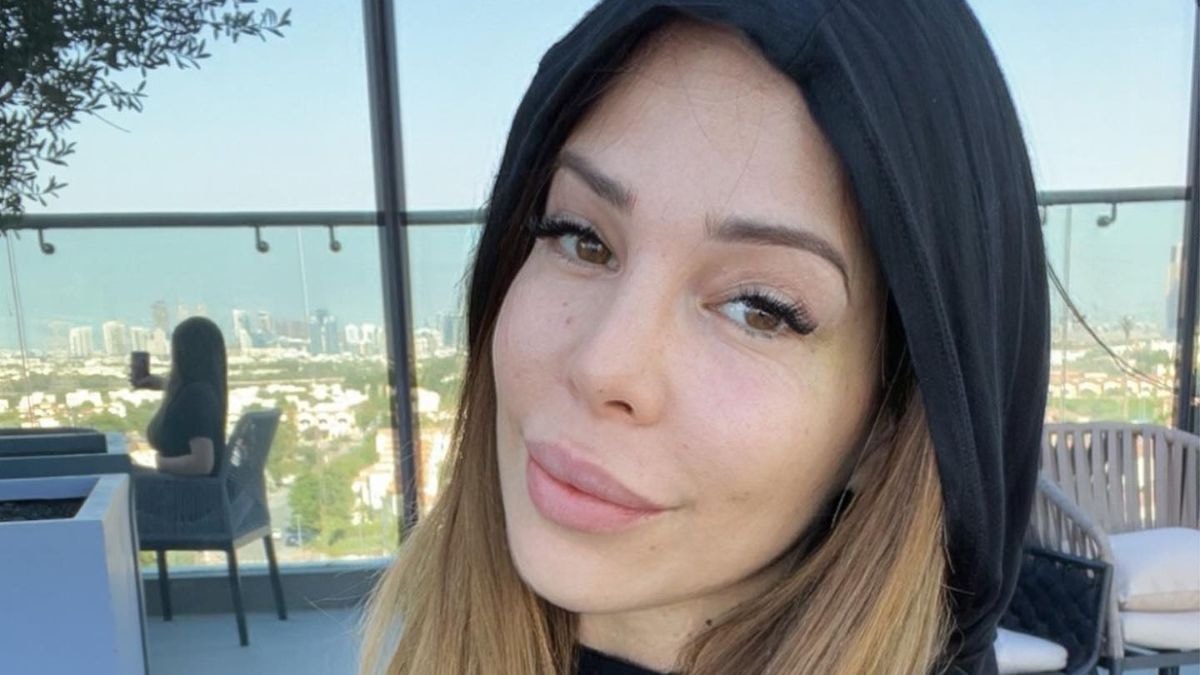 Kim Glow : sans artifices, la candidate renonce au « bling bling »