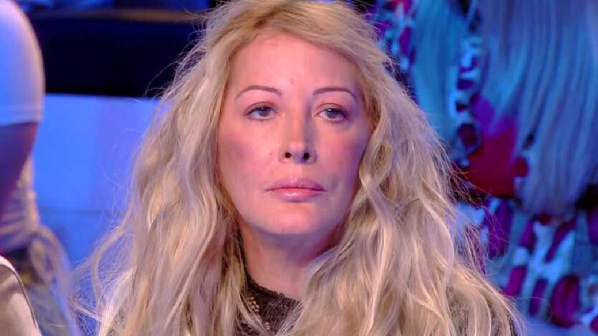 Loana « en train de faire un AVC en direct » : cette séquence de TPMP fait réagir