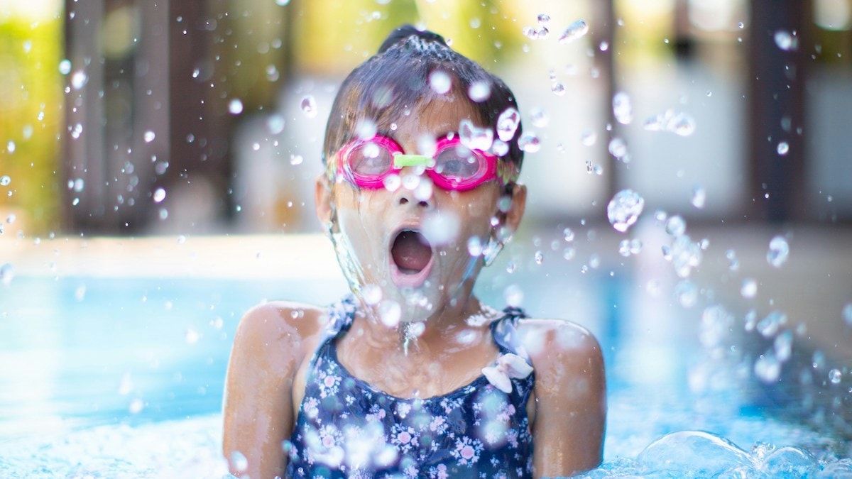 Les maîtres-nageurs poussent-ils encore les enfants à l’eau pour leur apprendre à nager?