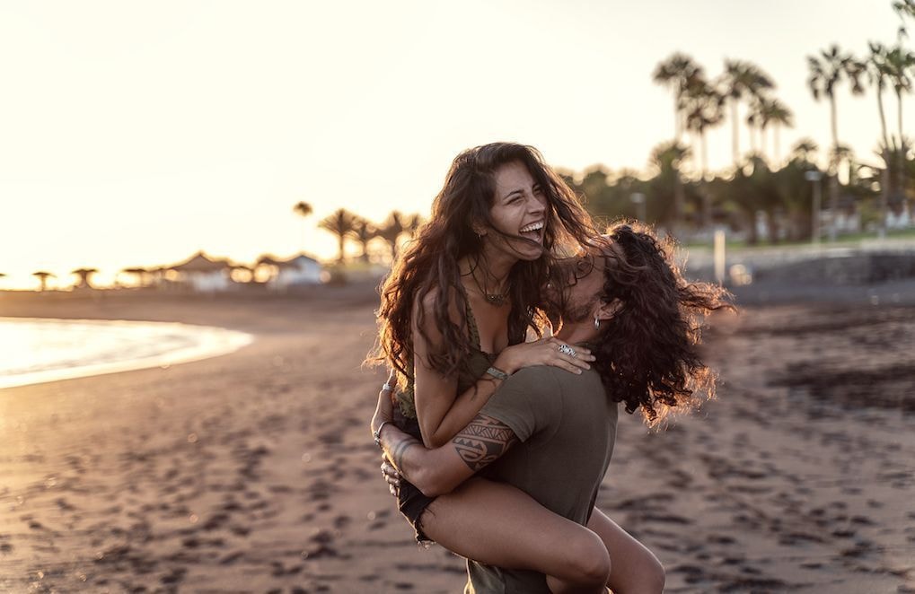 Qu’est-ce que le « wanderlove », cette tendance amoureuse qui gagne du terrain en 2024 ?
