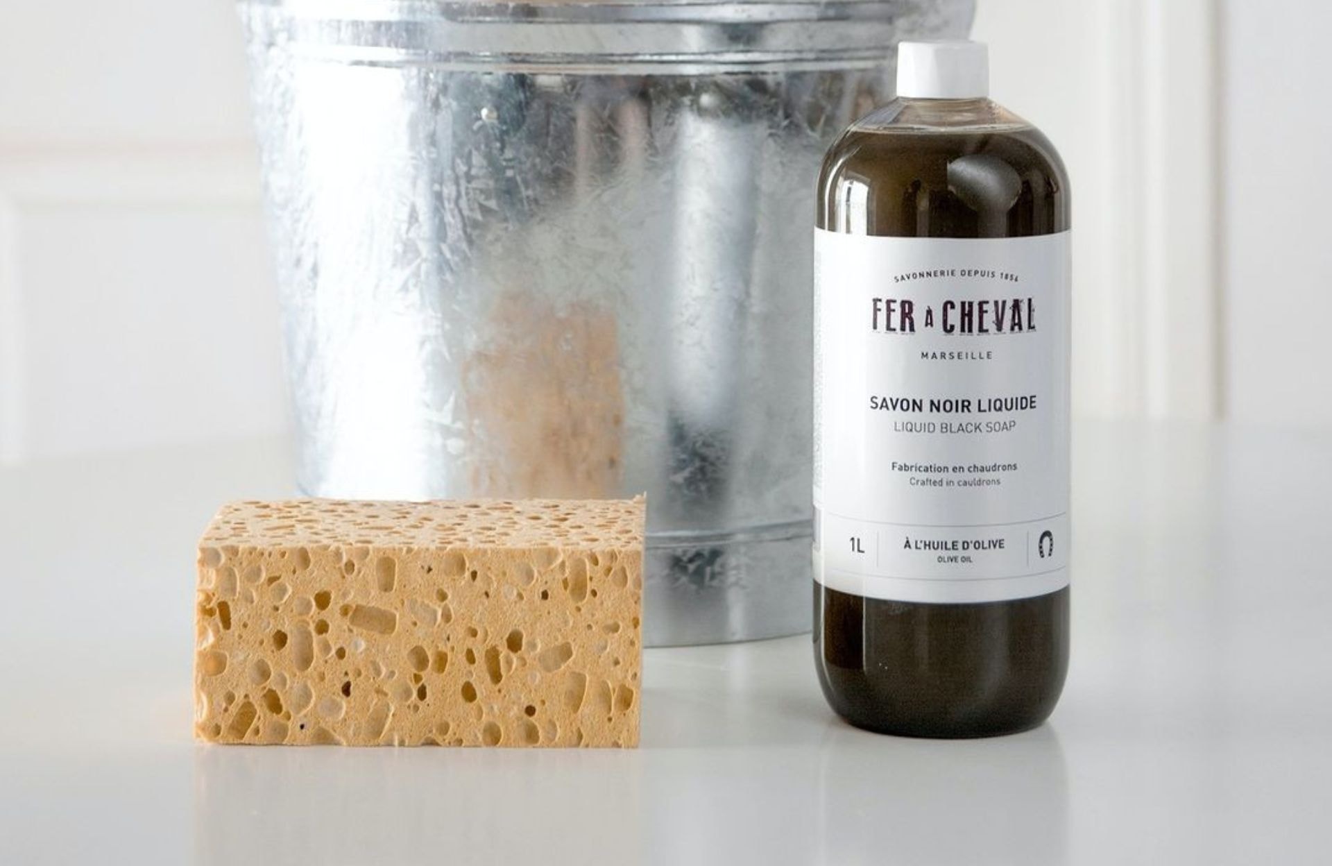Savon noir liquide : tout savoir sur les bienfaits de cet élixir ancestral à la maison