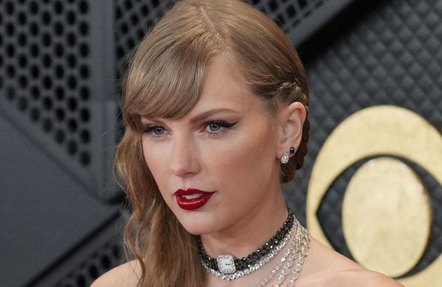 Un étudiant divulgue les trajets en jet de Taylor Swift, la chanteuse menace de porter plainte